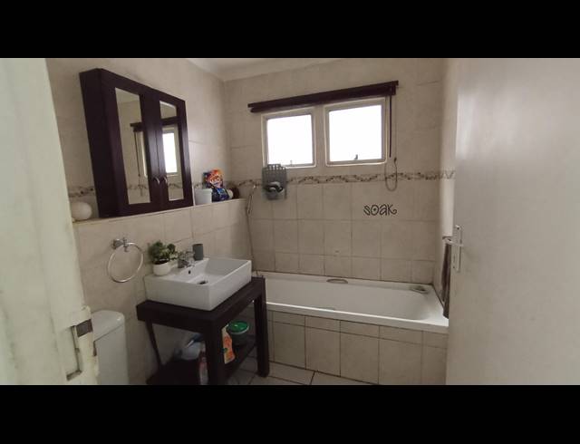 2 BEDROOM SIMPLEX FOR SALE IN SHERWOOD